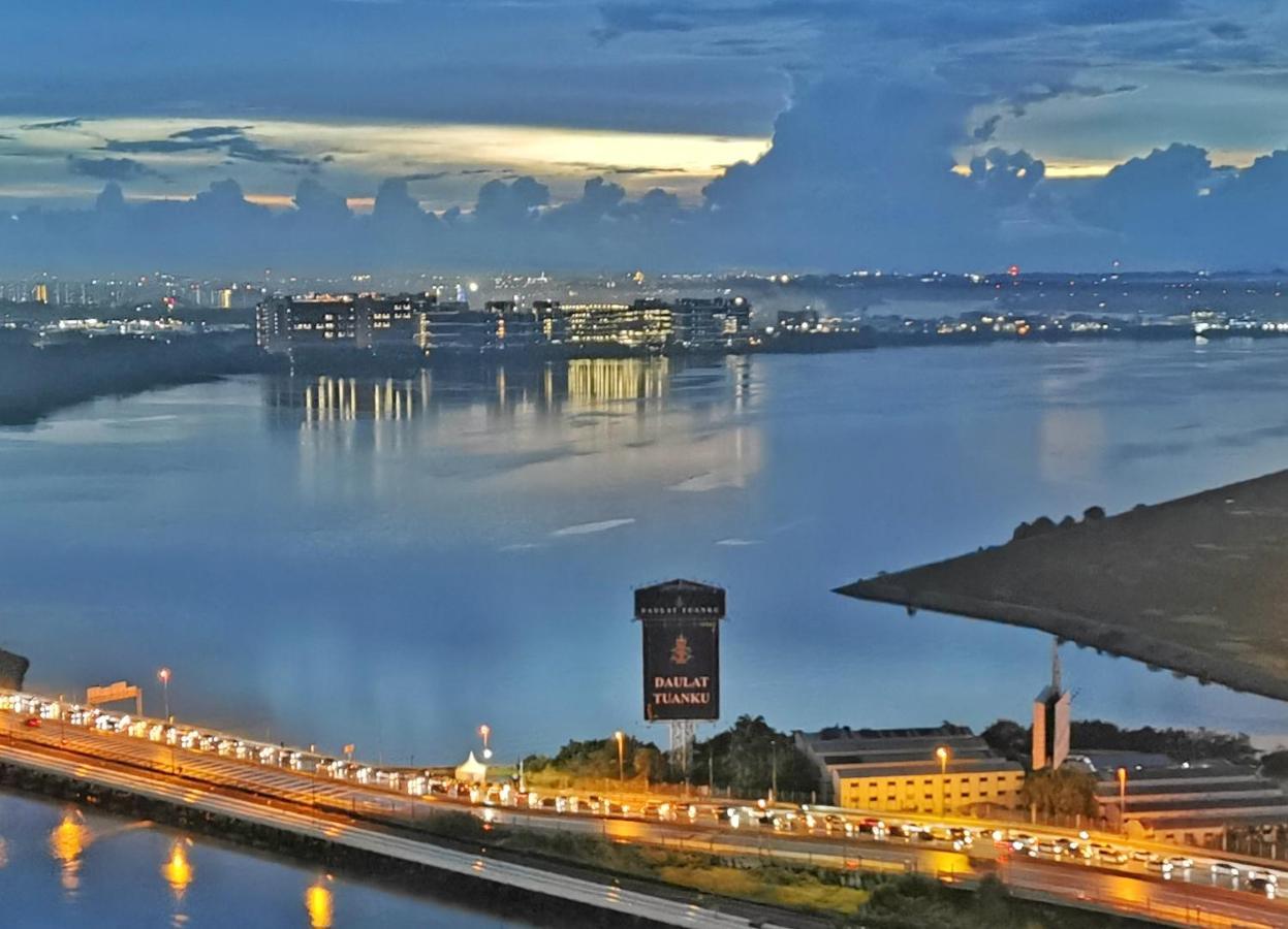 Yussy 2 Bedrooms Condo At R&F Princess Cove Johor Bahru Ngoại thất bức ảnh